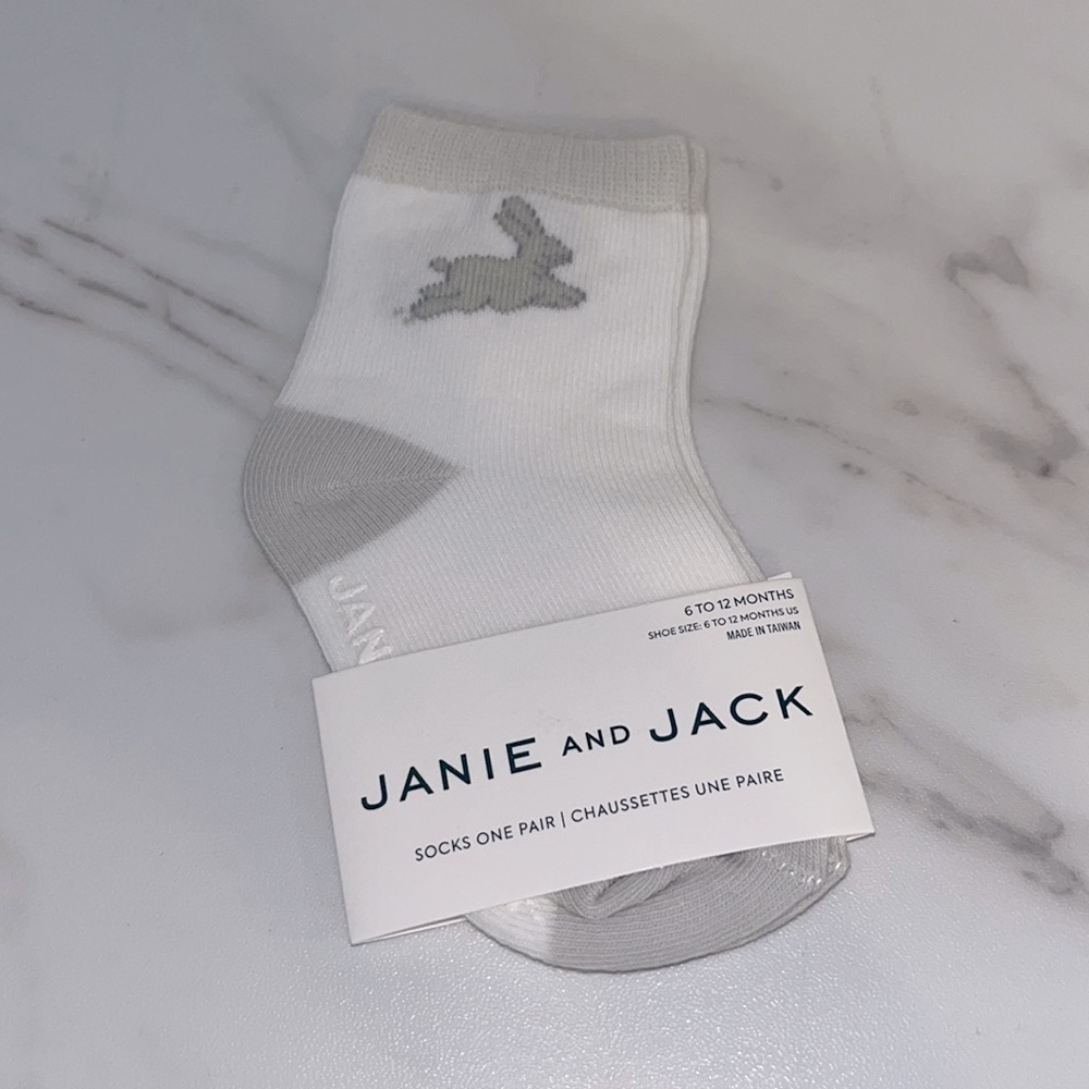 NWT Janie and Jack grey bunny socks 6-12 months